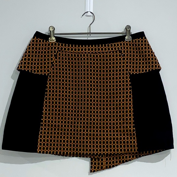 Cue Dresses & Skirts - Cue mini skirt, size 12